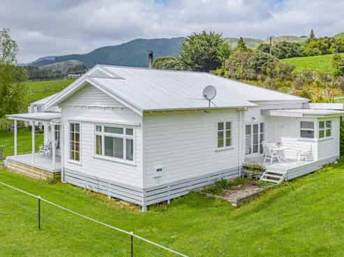 75 Heights Road, Shannon