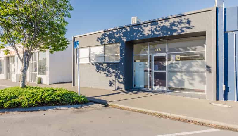 117 Avenue Road East, Hastings