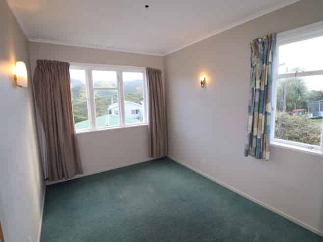 1B Clinton Way, Kingston