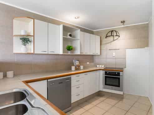 2/18 Takitimu Street, Orakei