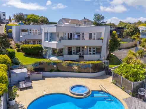 2/18 Takitimu Street, Orakei