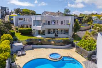 2/18 Takitimu Street, Orakei