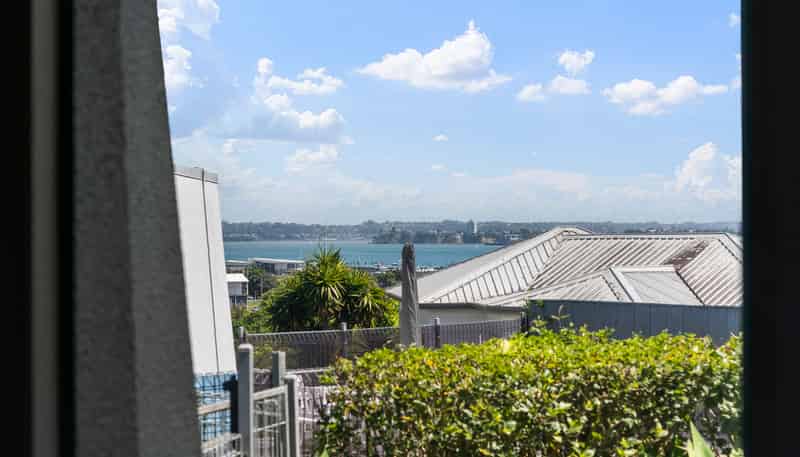 2/18 Takitimu Street, Orakei