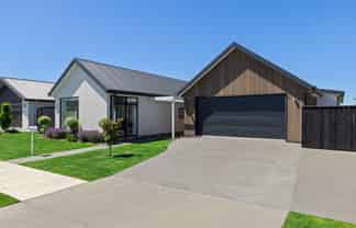 6 Whitehall Drive, Springlands