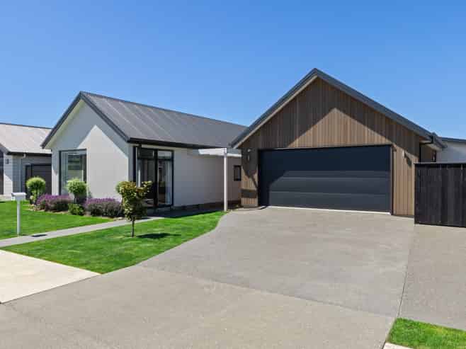 6 Whitehall Drive, Springlands