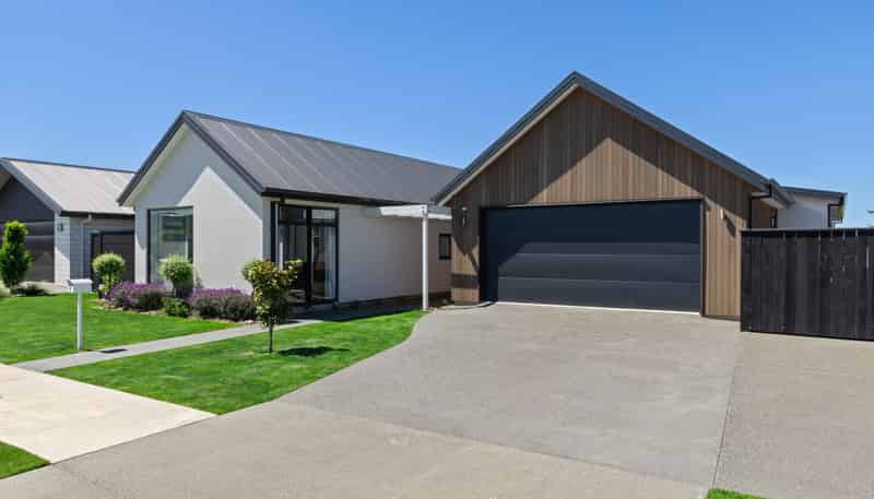 6 Whitehall Drive, Springlands