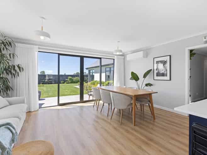 6 Whitehall Drive, Springlands