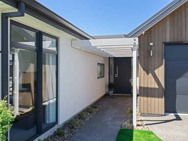 6 Whitehall Drive, Springlands