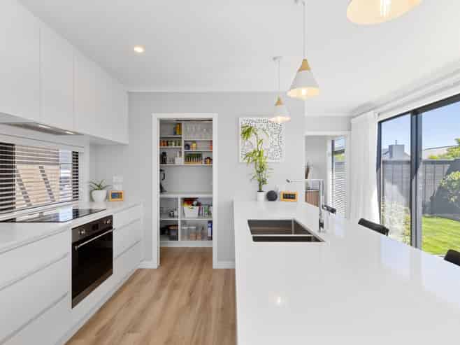 6 Whitehall Drive, Springlands