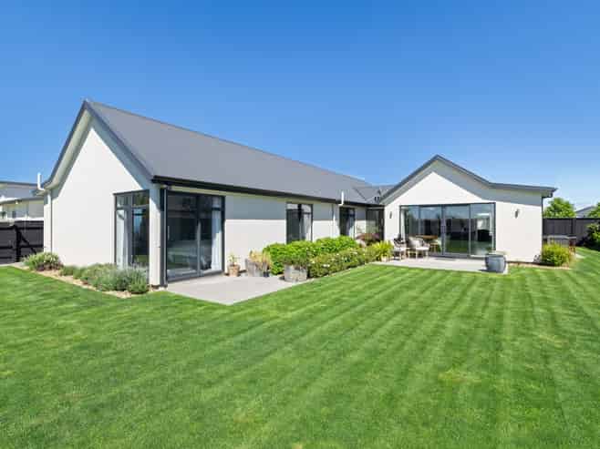 6 Whitehall Drive, Springlands