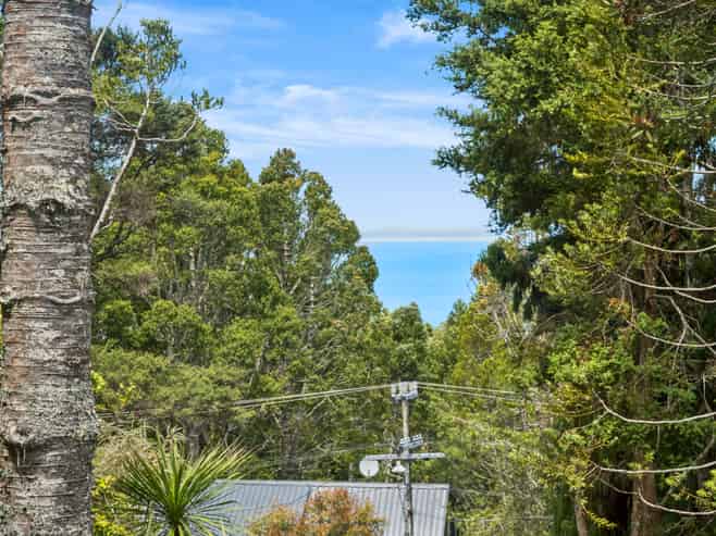 8 Arama Avenue, Titirangi