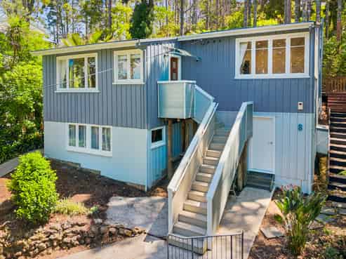 8 Arama Avenue, Titirangi