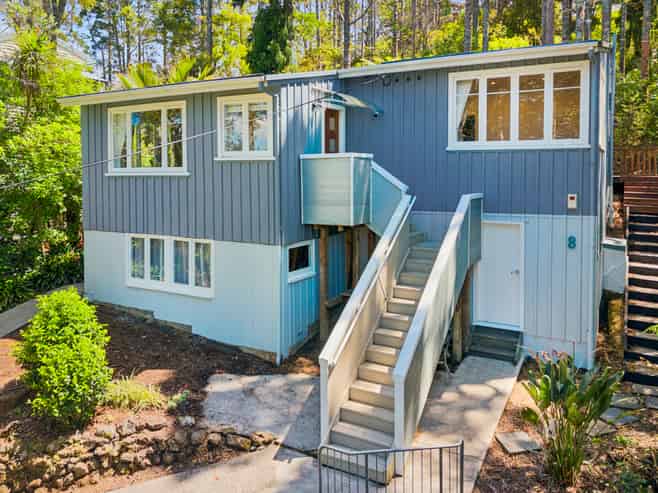 8 Arama Avenue, Titirangi