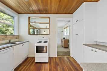 6 Muri Road, Pukerua Bay