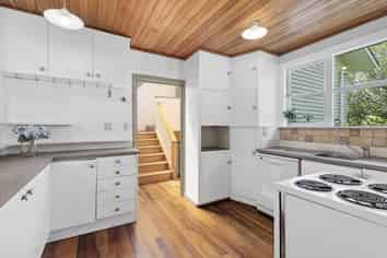 6 Muri Road, Pukerua Bay