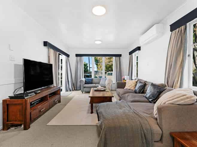 53 Henderson Valley Road, Henderson