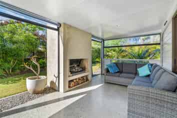 16 Dey Street, Mangawhai Heads