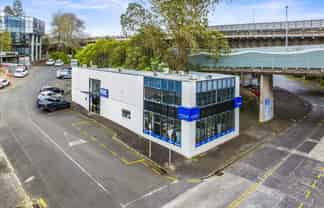 Grafton showroom/office in strategic location