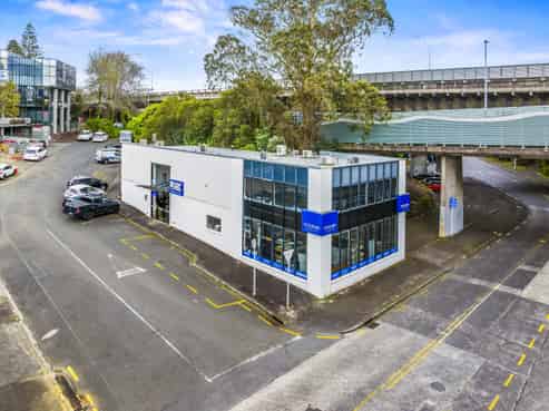 Grafton showroom/office in strategic location