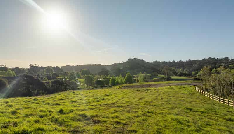 15 Elmore Road, Paremoremo