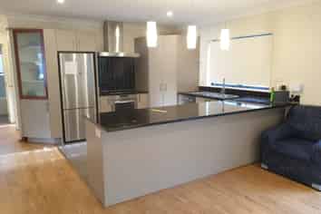 28 Lomas Way , Albany