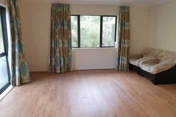 28 Lomas Way , Albany