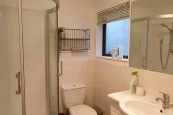 28 Lomas Way , Albany