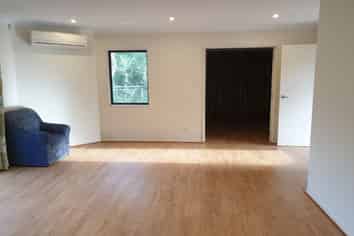 28 Lomas Way , Albany