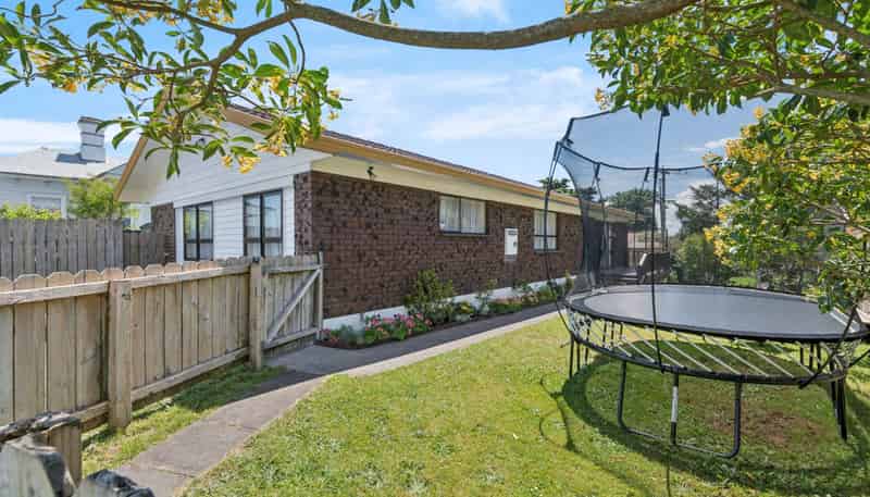 2/1 Manse Road, Papakura