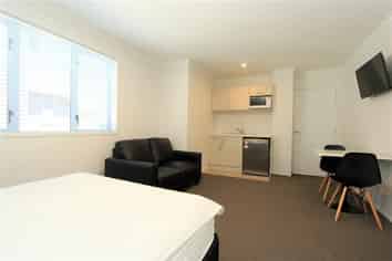 C/4/28 Hunter Street, Hamilton Lake