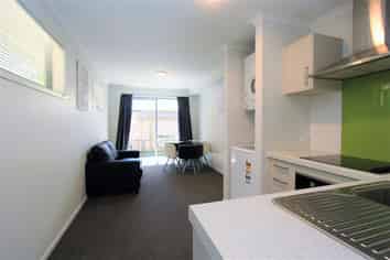 C/4/28 Hunter Street, Hamilton Lake