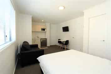 C/4/28 Hunter Street, Hamilton Lake