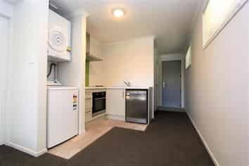 C/4/28 Hunter Street, Hamilton Lake