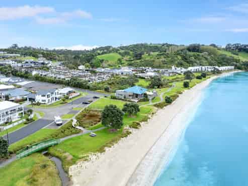 A rare find -  commercial on the waterfront