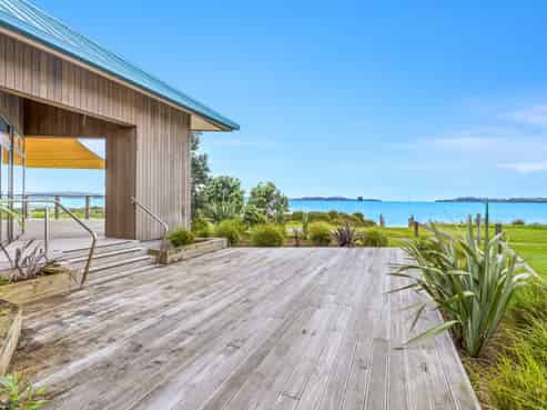 A rare find -  commercial on the waterfront