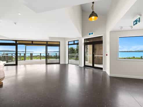 A rare find -  commercial on the waterfront