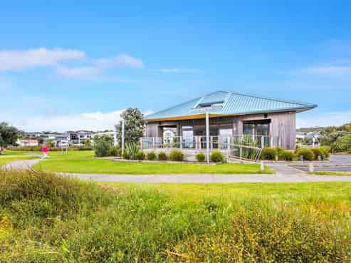 A rare find -  commercial on the waterfront