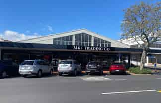 Huge Retail Showroom/Warehouse