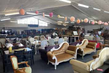 Huge Retail Showroom/Warehouse