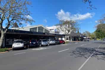 Expansive Owner Occupier Showroom/Warehouse