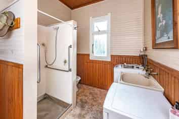 112 Great North Road, Otamatea