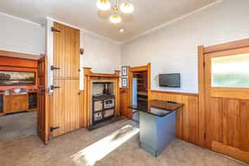 112 Great North Road, Otamatea