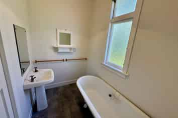 112 Great North Road, Otamatea