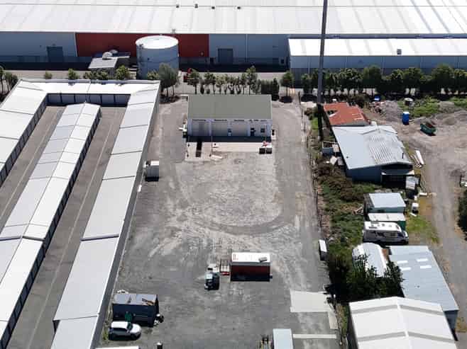 Workshop + yard + location = Ideal!