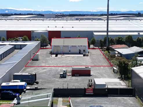 Workshop + yard + location = Ideal!