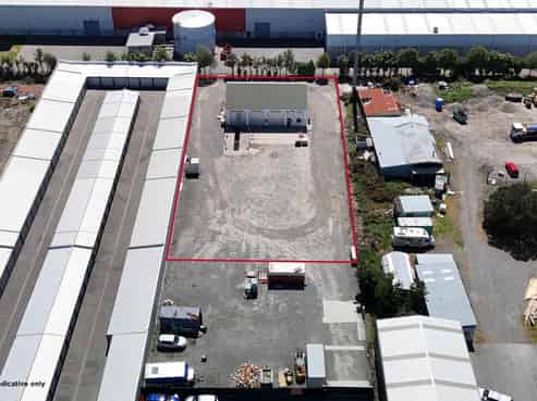 Workshop + yard + location = Ideal!