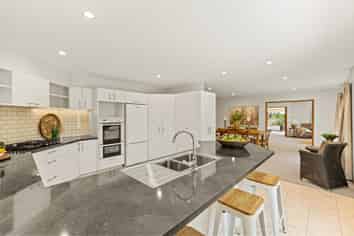 8 Swanleigh Place, Ilam