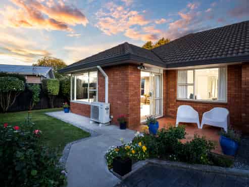 2/3 Cottesmore Close, Burnside