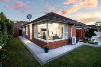 2/3 Cottesmore Close, Burnside