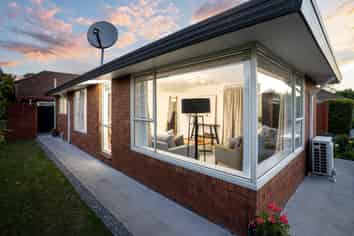 2/3 Cottesmore Close, Burnside